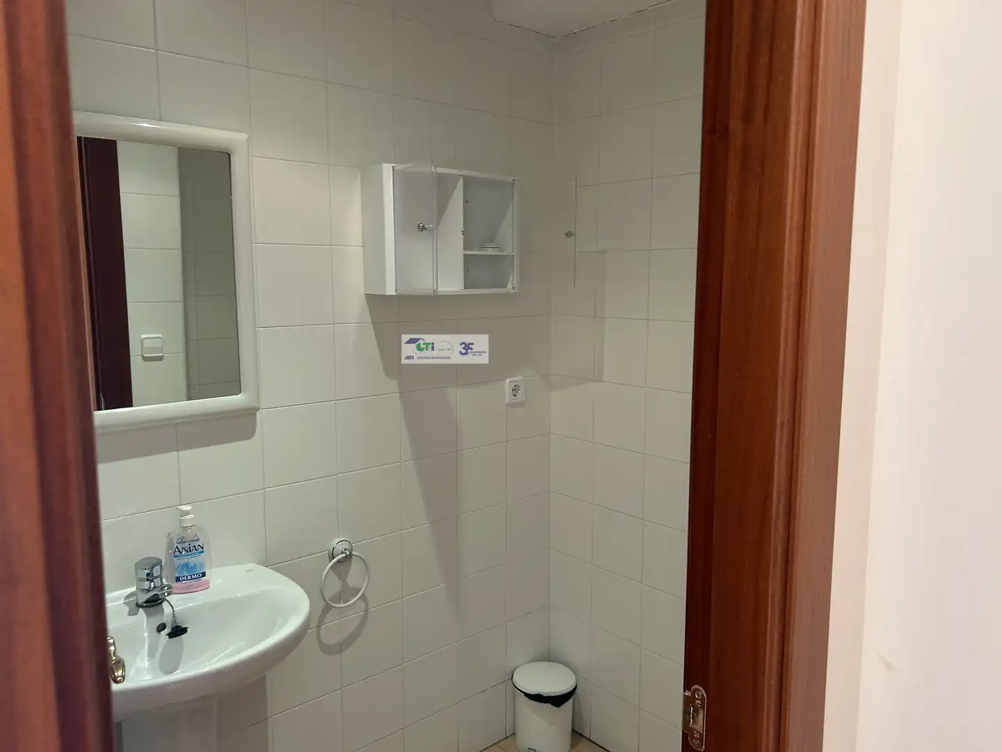 Badezimmer von Fabrikhallen zur Miete in Cuarte de Huerva