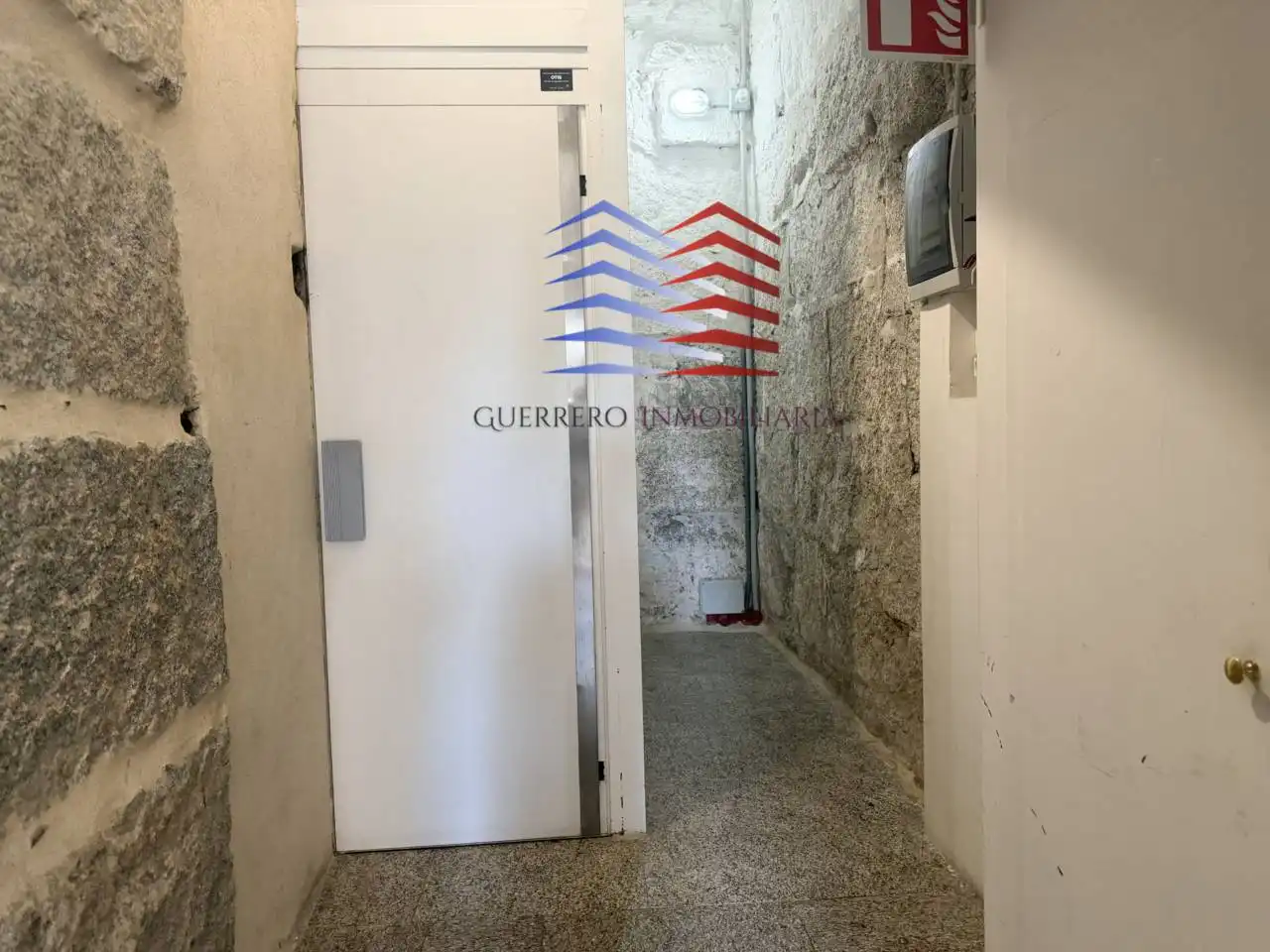 Aparcament de Apartament de lloguer en O Carballiño   amb Calefacció, Parquet i Moblat
