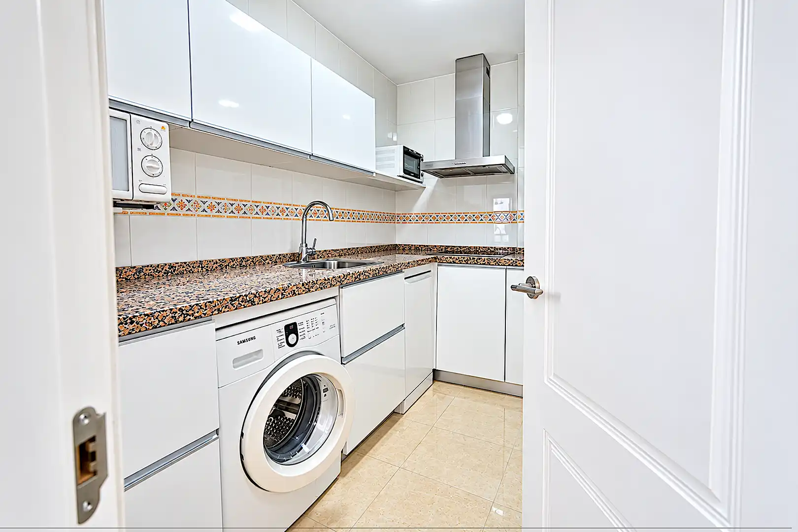 Apartment with terrace for sale in Puerto Marina, imagen 5