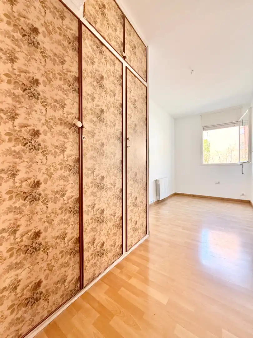Bedroom of Flat for sale in Sant Just Desvern  with Air Conditioner, Heating and Parquet flooring
