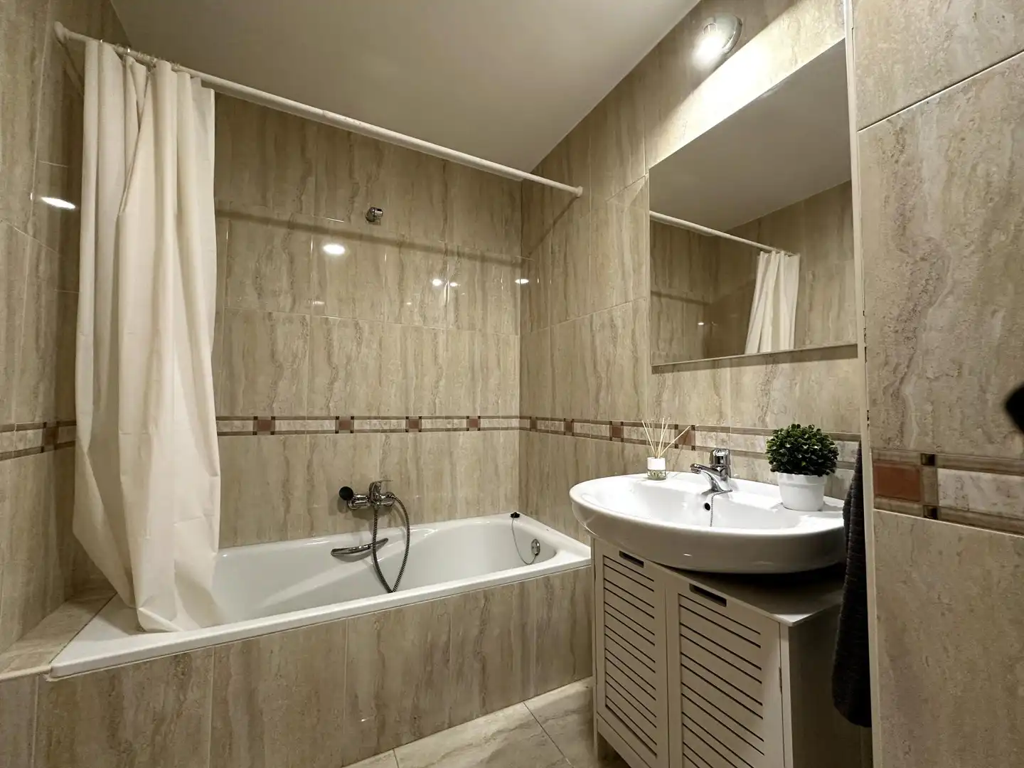 Baño de Apartamento en venta en León Capital  con Calefacción y Terraza