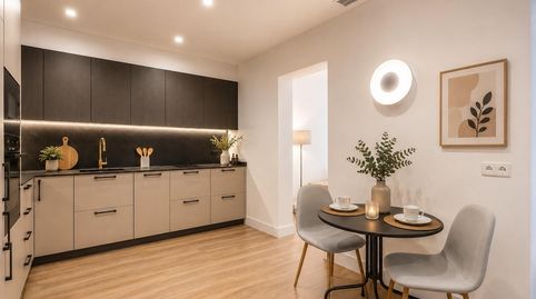 Piso exterior reformado con balcón en finca clásica junto a La Latina Venta directa de la propiedad