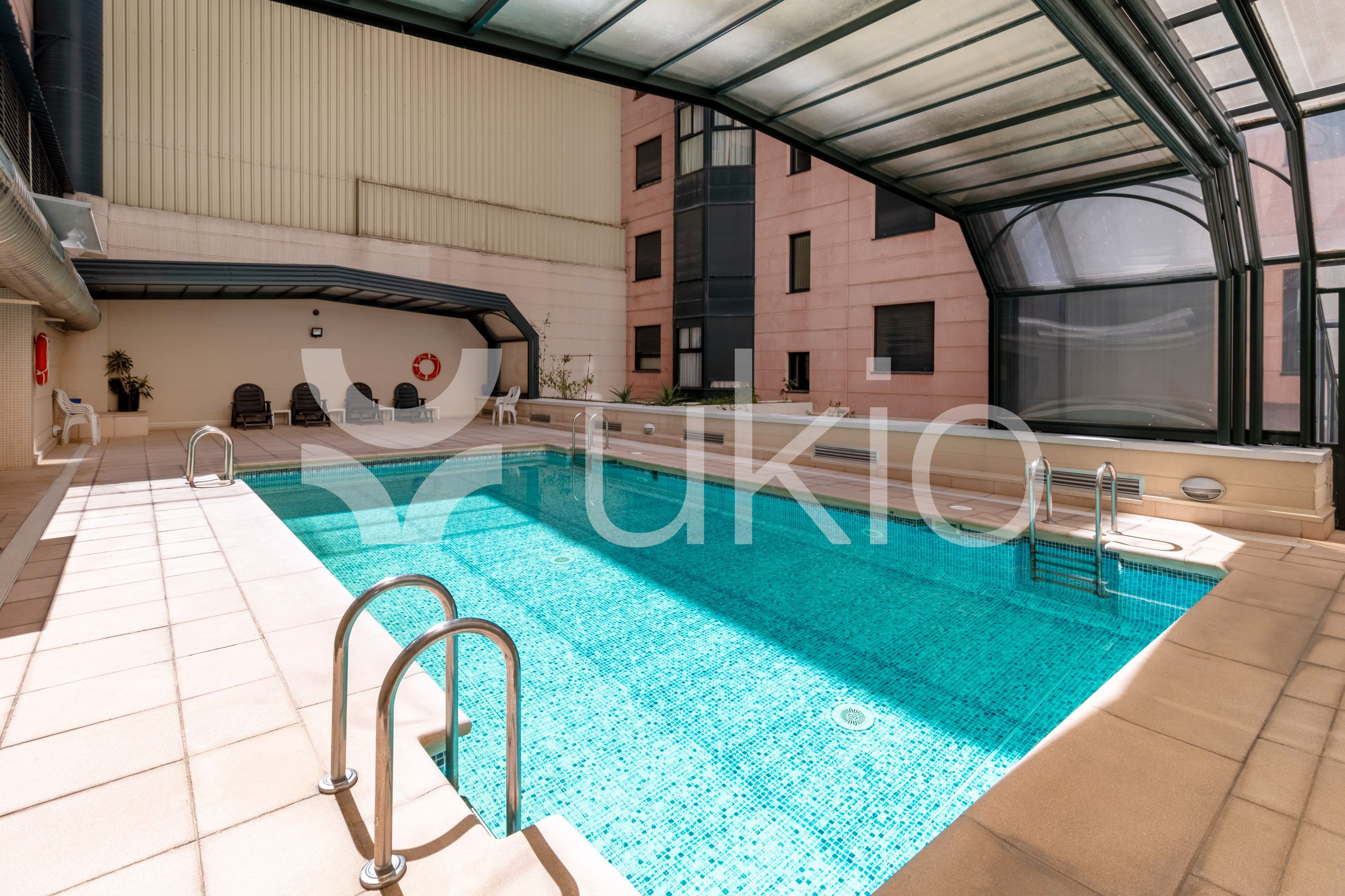 Piscina de Apartament de lloguer en  Madrid Capital amb Calefacció, Moblat i Forn