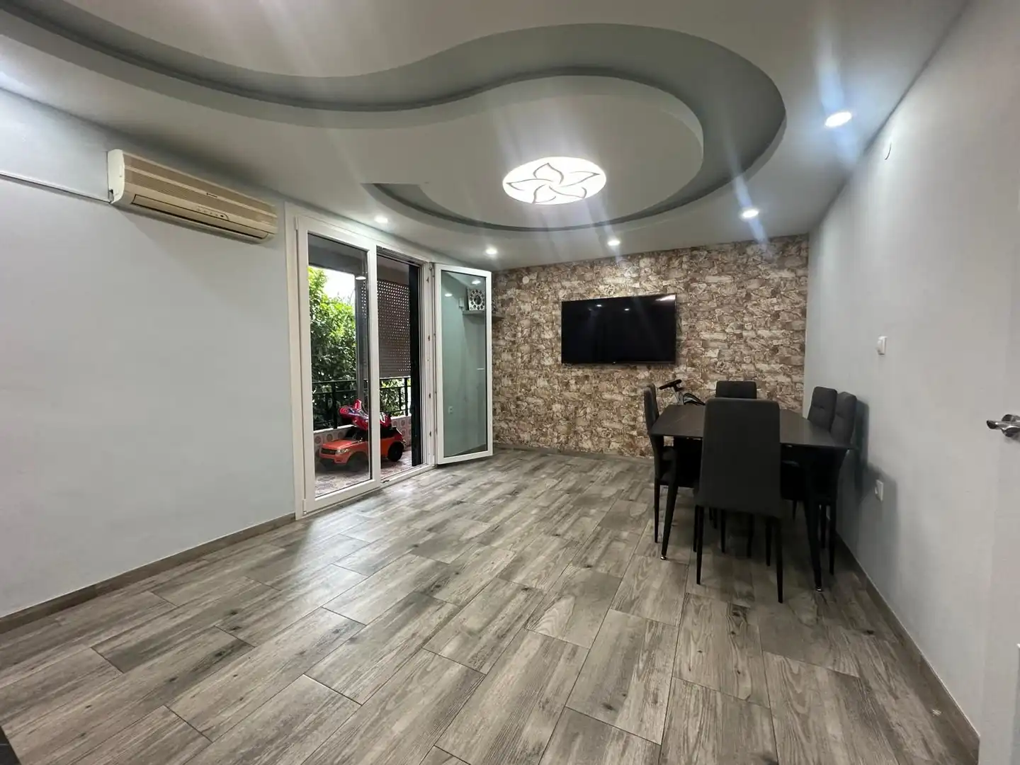 Dining room of Flat for sale in Sevilla  with Air Conditioner and Furnished