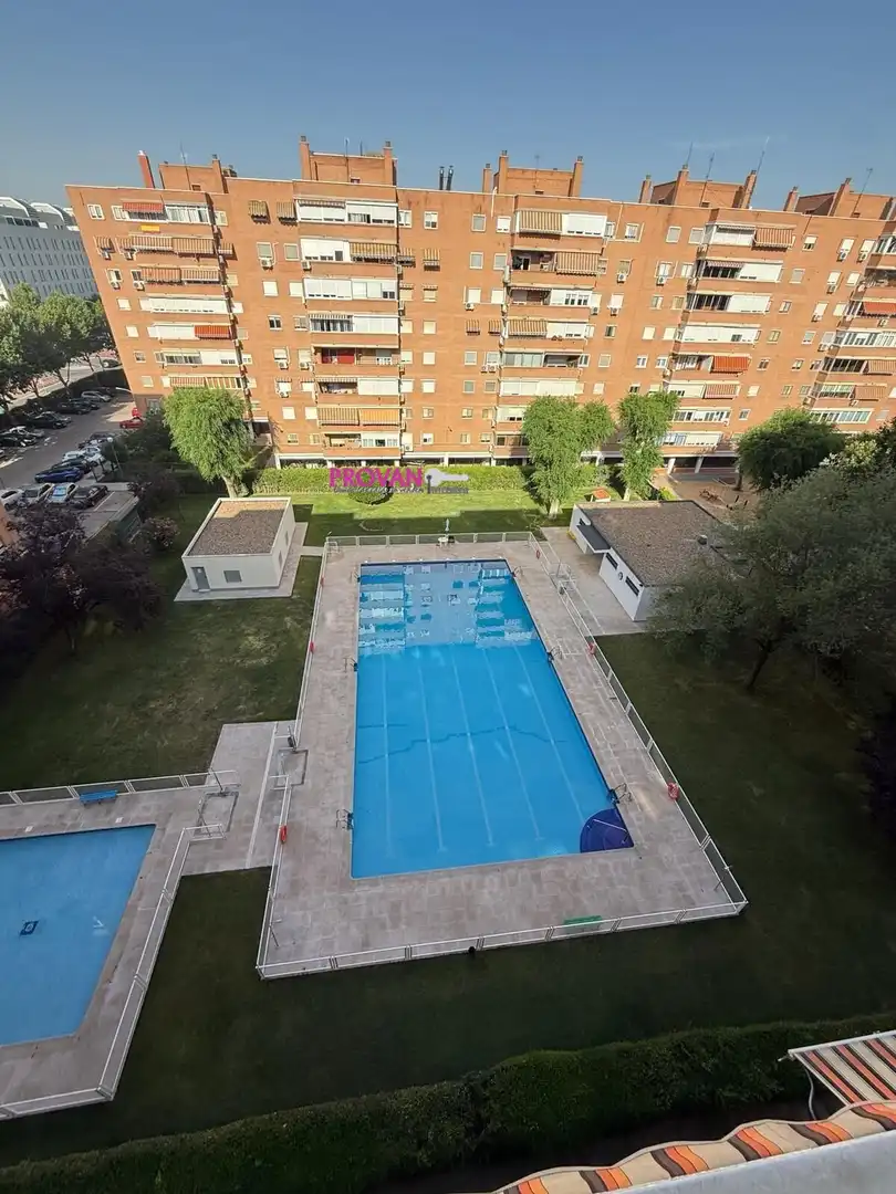Swimming pool of Flat for sale in Torrejón de Ardoz  with Air Conditioner, Heating and Private garden