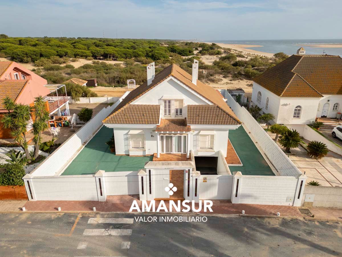 Vista exterior de Casa o xalet en venda en El Portil amb Calefacció, Jardí privat i Terrassa