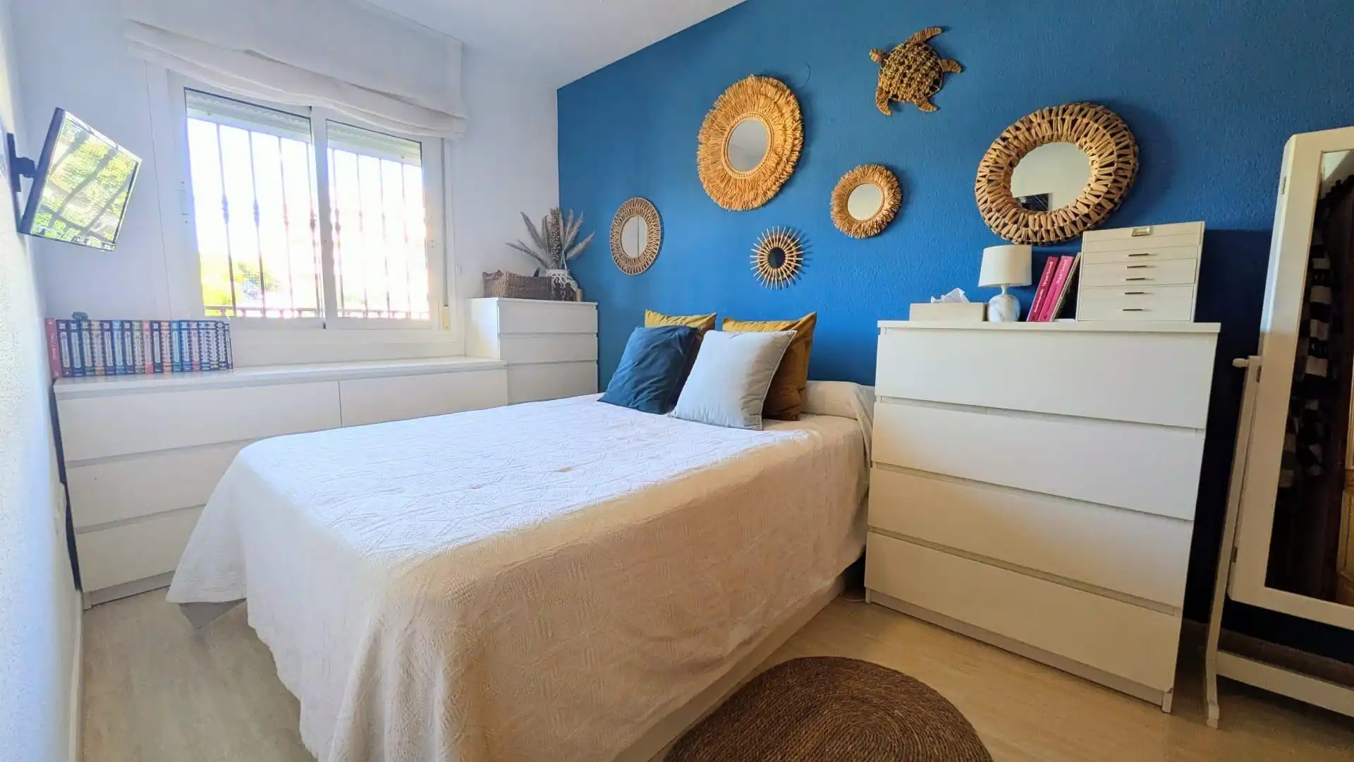 Bedroom of Flat for sale in Fuengirola  with Air Conditioner, Heating and Terrace