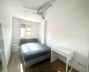 Bedroom of Flat to share in Getafe  with Washing machine and TV