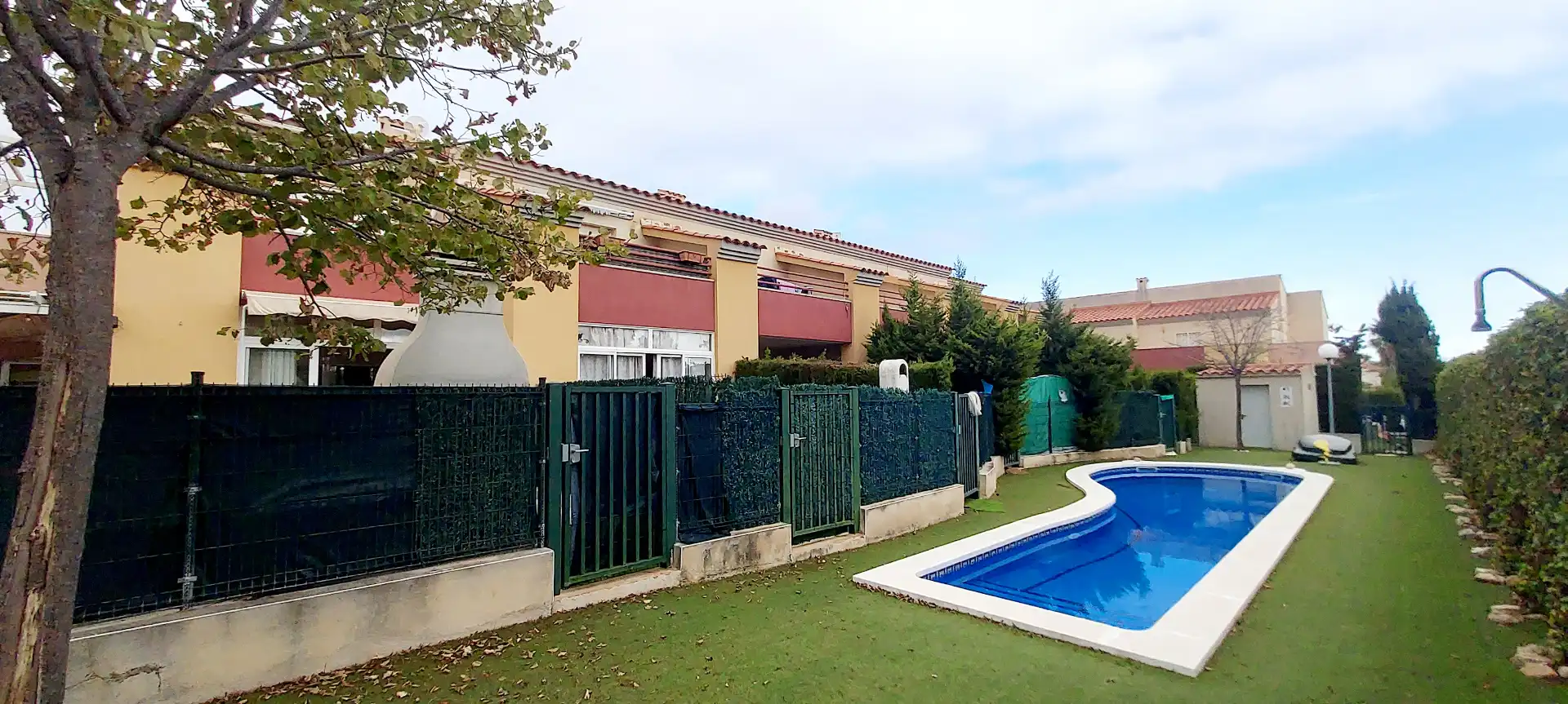 Adosado con piscina en venta en Avinguda Madrid