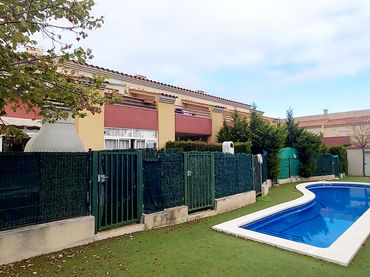 Reihenhaus mit Pool zum Verkauf in Avinguda Madrid