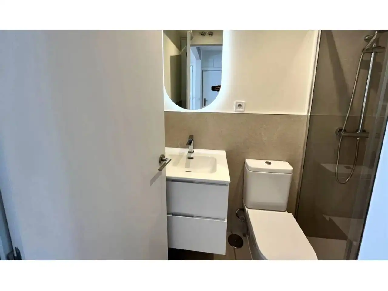 Badezimmer von Wohnung zum Verkauf in Sant Joan Despí mit Klimaanlage, Heizung und Parkett