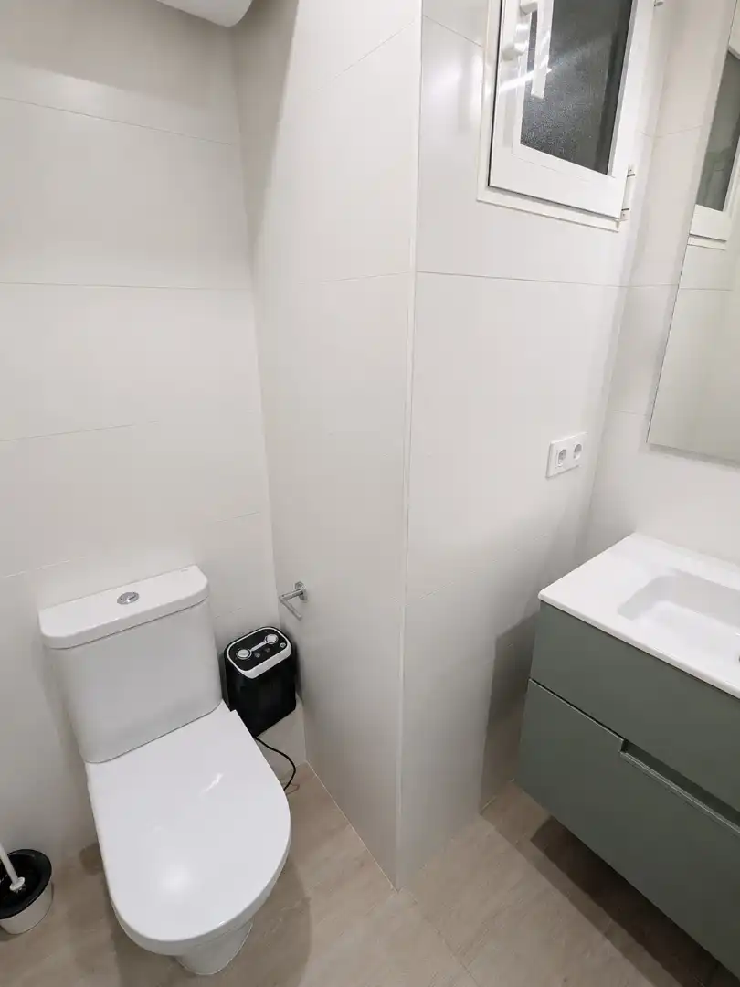 Badezimmer von Wohnung zur Miete in Valencia mit Klimaanlage, Terrasse und Möbliert