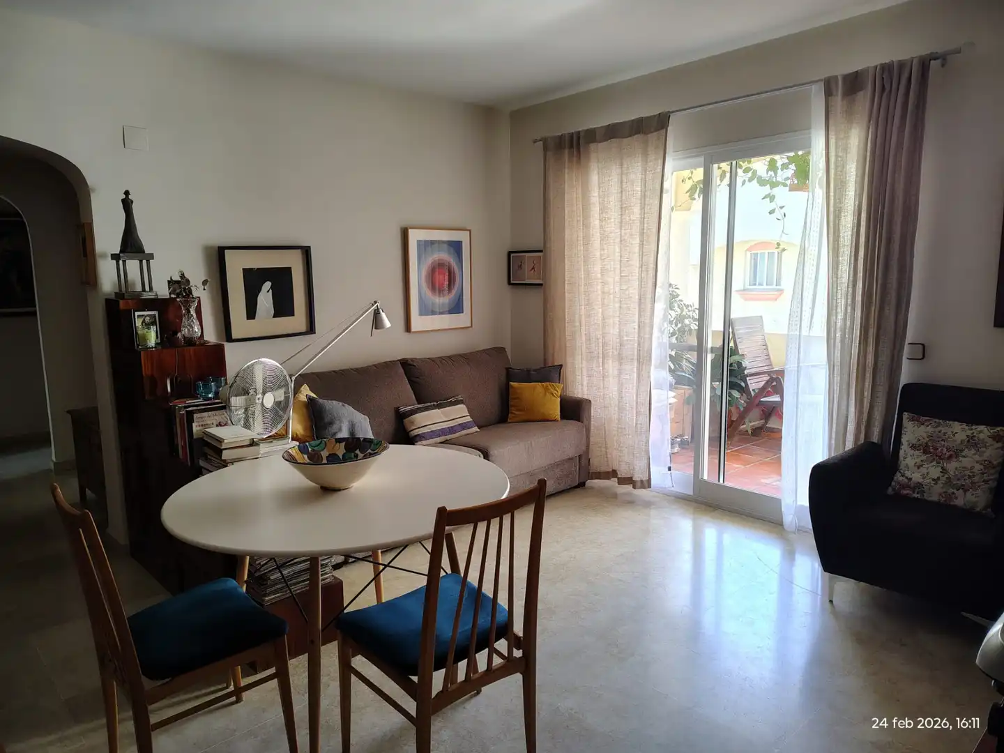 Sala d'estar de Apartament en venda en Estepona amb Aire condicionat, Terrassa i Piscina