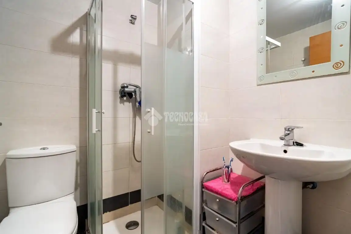 Baño de Piso en venta en Granada con Aire acondicionado, Calefacción y Amueblado