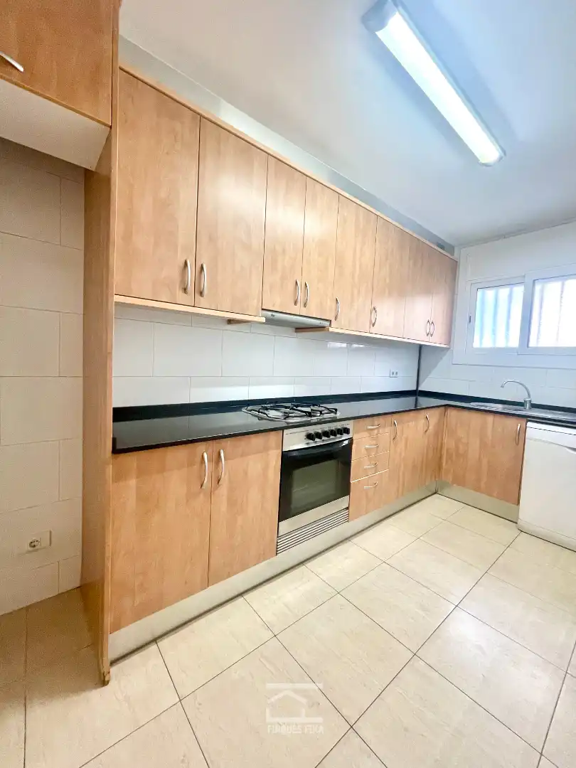 Cocina de Piso en venta en Mataró con Trastero, Horno y Alarma