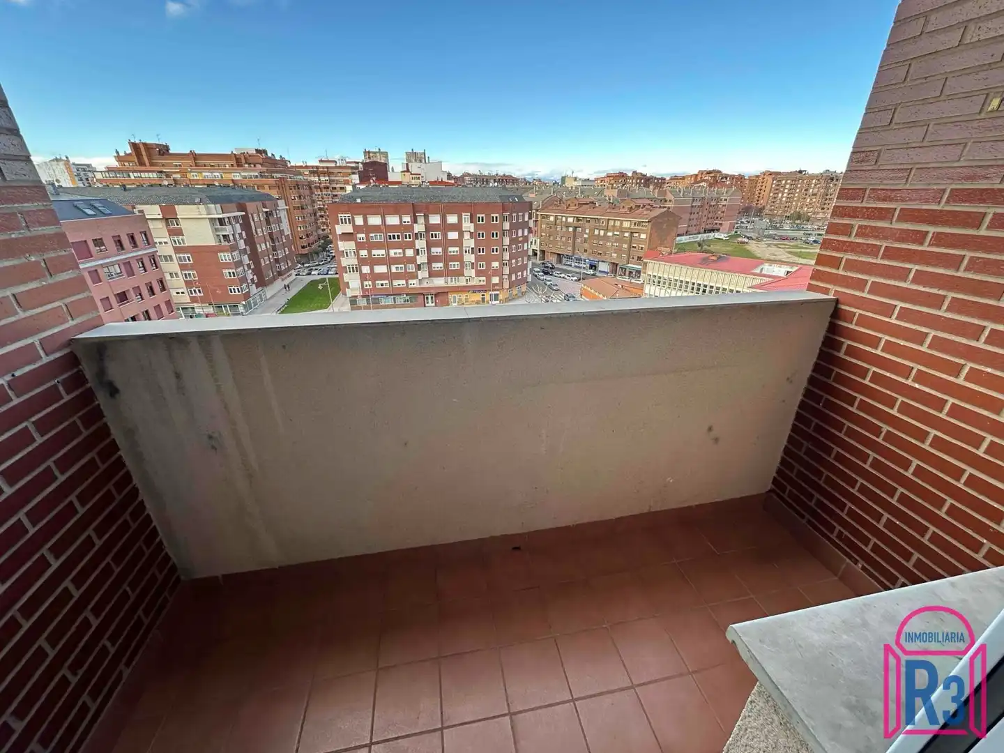 Dormitori de Dúplex en venda en León Capital  amb Calefacció, Terrassa i Traster