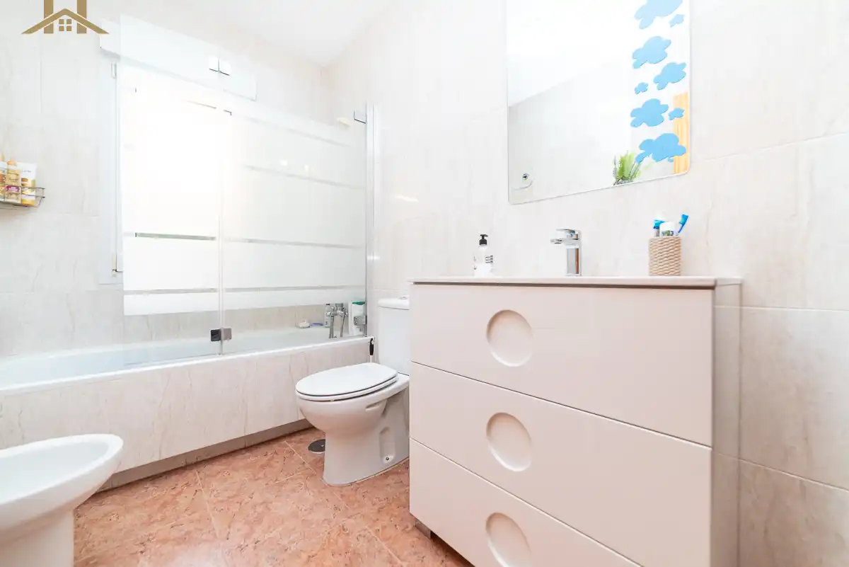 Badezimmer von Haus oder Chalet zum Verkauf in Robledo de Chavela mit Heizung, Privatgarten und Terrasse