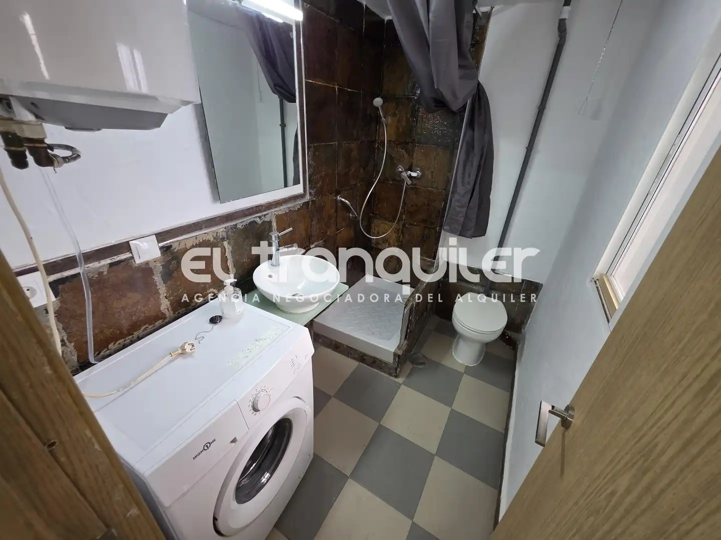 Bany de Estudi de lloguer en Madrid amb Rentadora