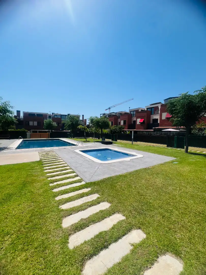 Piscina de Casa adosada en venta en Reus con Aire acondicionado, Calefacción y Jardín privado