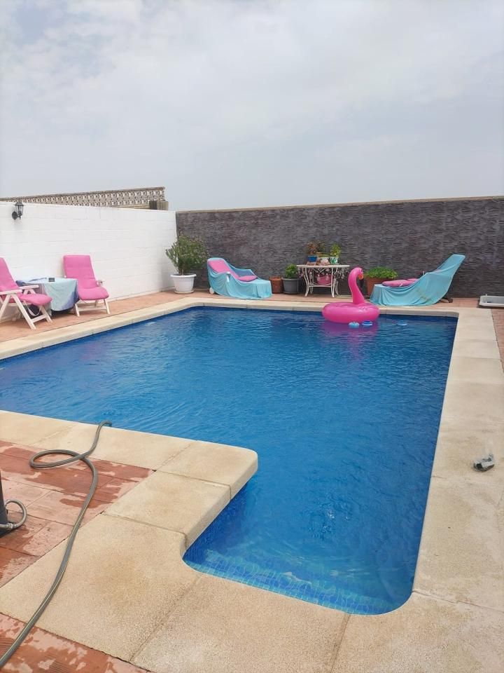 Swimming pool of Single-family semi-detached for sale in Cedillo del Condado  with Private garden, Terrace and Swimming Pool