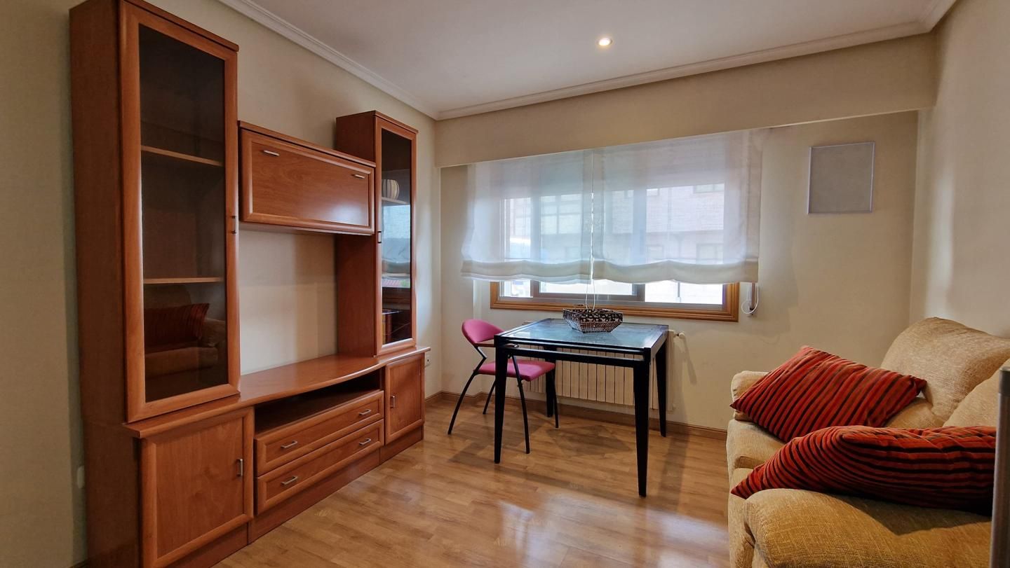 Apartment to rent in Do Bierzo, Universidad
