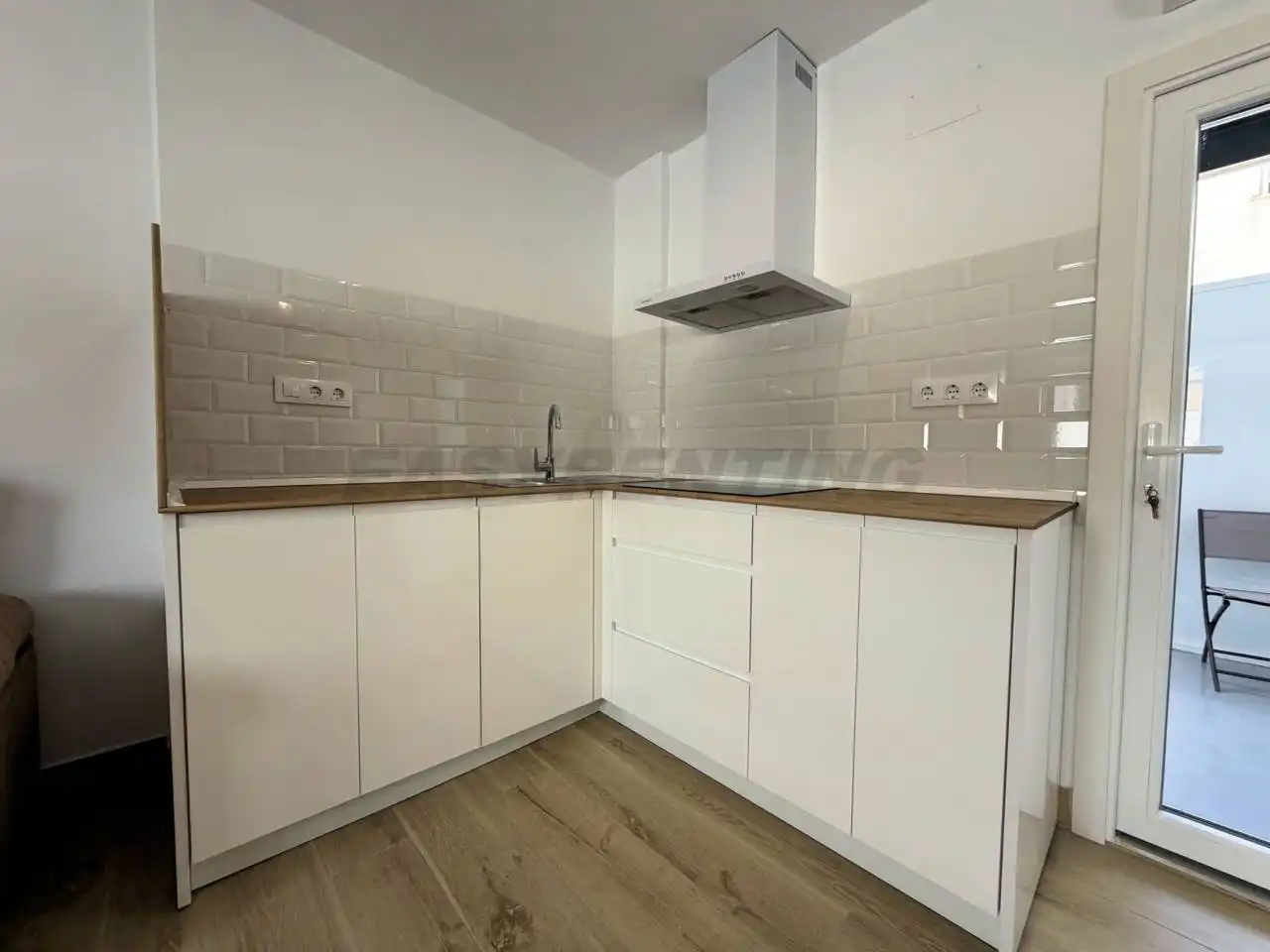 Cuina de Loft de lloguer en San Roque amb Aire condicionat, Terrassa i Moblat