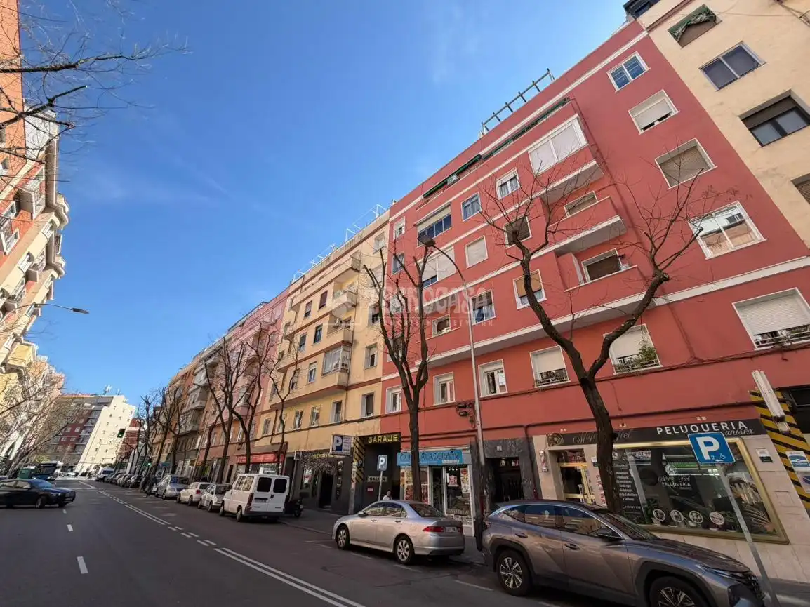 Vista exterior de Piso en venta en Madrid con Calefacción y Terraza