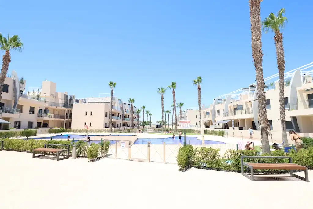Piscina de Apartament en venda en Pilar de la Horadada amb Aire condicionat, Calefacció i Terrassa