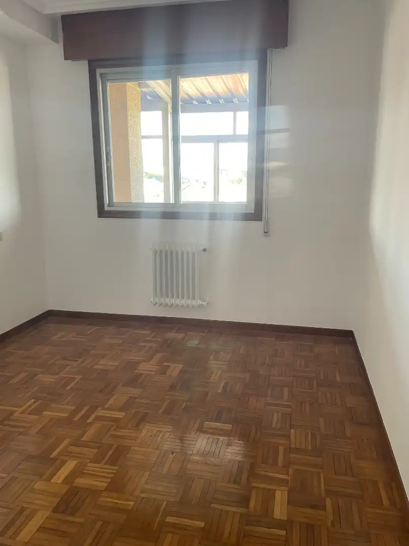 Schlafzimmer von Wohnung zur Miete in O Carballiño   mit Parkett, Terrasse und Ofen