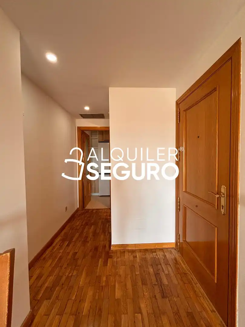 Flat for rent in Madrid  with Air Conditioner and Heating