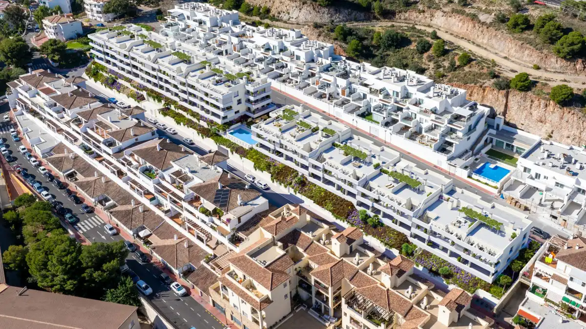Baixos amb piscina en venda a Benalmádena pueblo