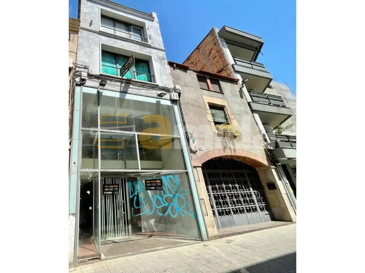 Außenansicht von Gebäude zum Verkauf in Sabadell