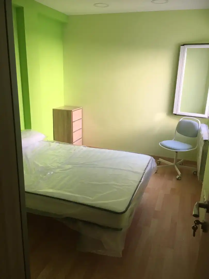 Schlafzimmer von Wohnung zur Miete in Zaragoza mit Heizung, Parkett und Möbliert
