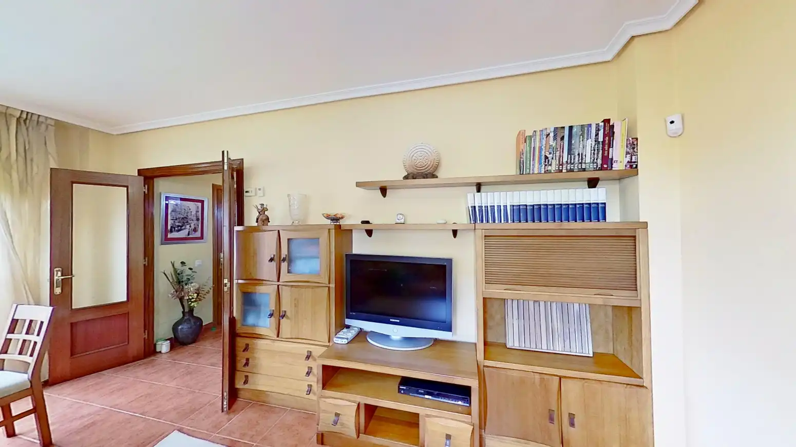 Sala d'estar de Casa adosada en venda en Argoños  amb Calefacció, Parquet i Terrassa