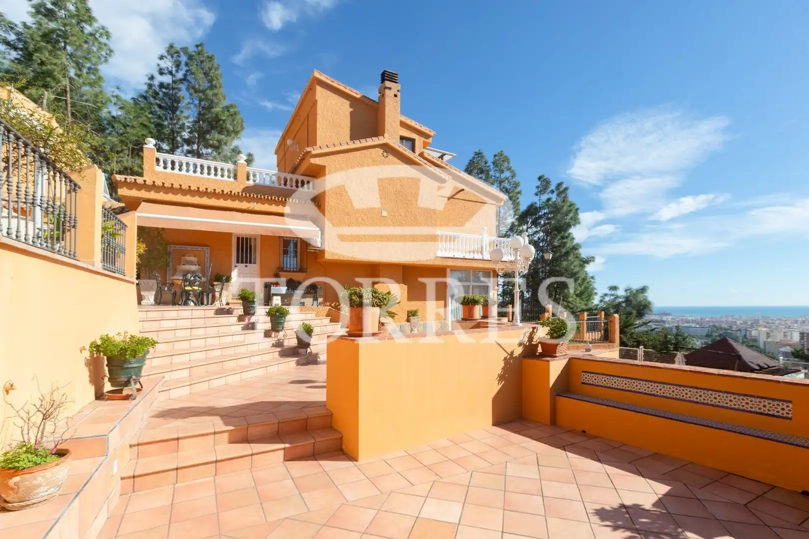 Vista exterior de Casa o xalet en venda en Málaga amb Aire condicionat, Calefacció i Jardí privat