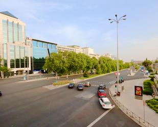 Vista exterior de Pis en venda en  Madrid Capital amb Aire condicionat, Jardí privat i Parquet