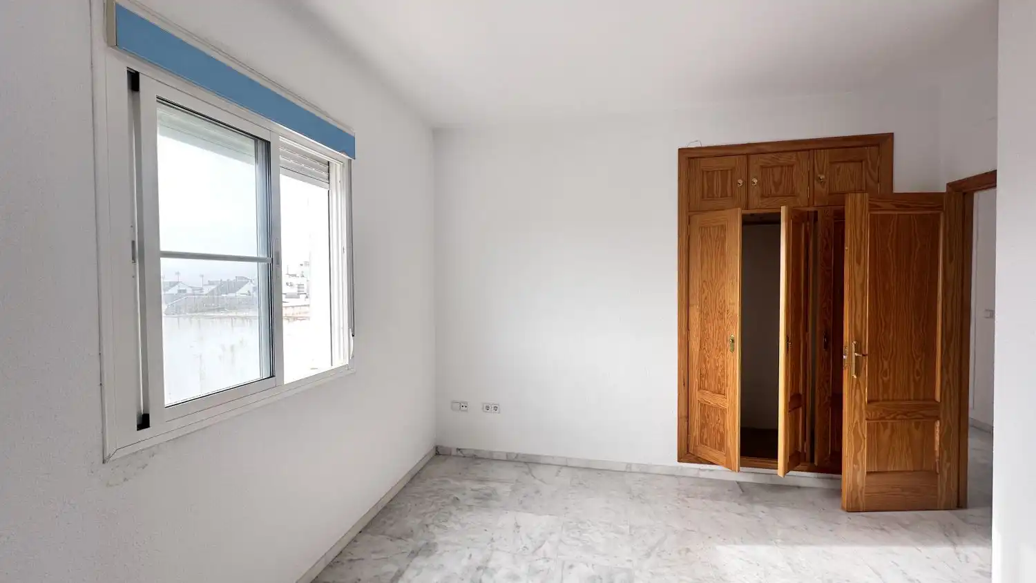 Habitación de Ático en venta en Lebrija con Calefacción, Terraza y Trastero