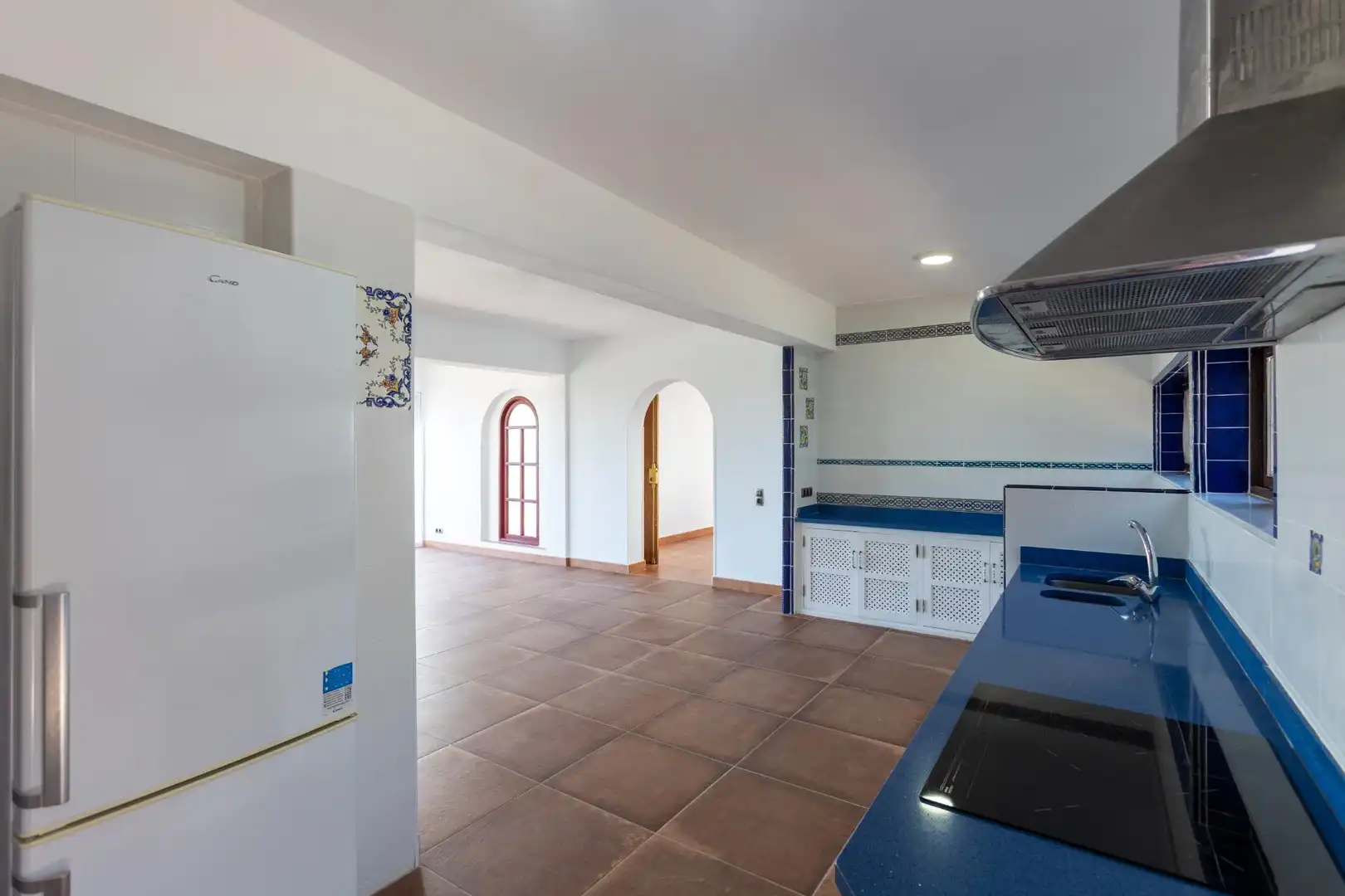 Cuina de Casa o xalet en venda en Almuñécar amb Calefacció, Jardí privat i Terrassa