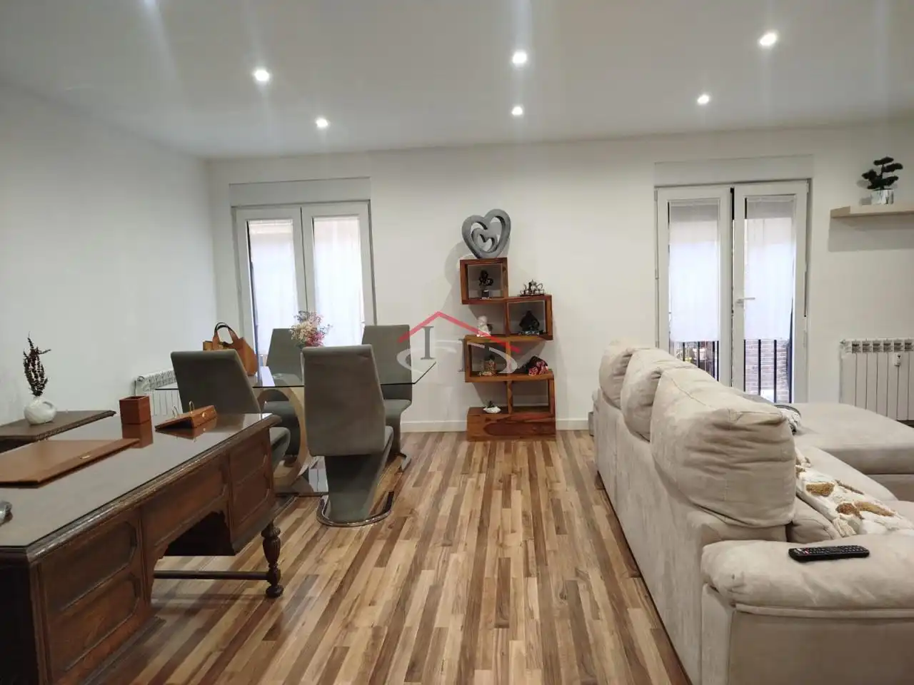 Sala de estar de Piso en venta en León Capital  con Calefacción, Parquet y Terraza