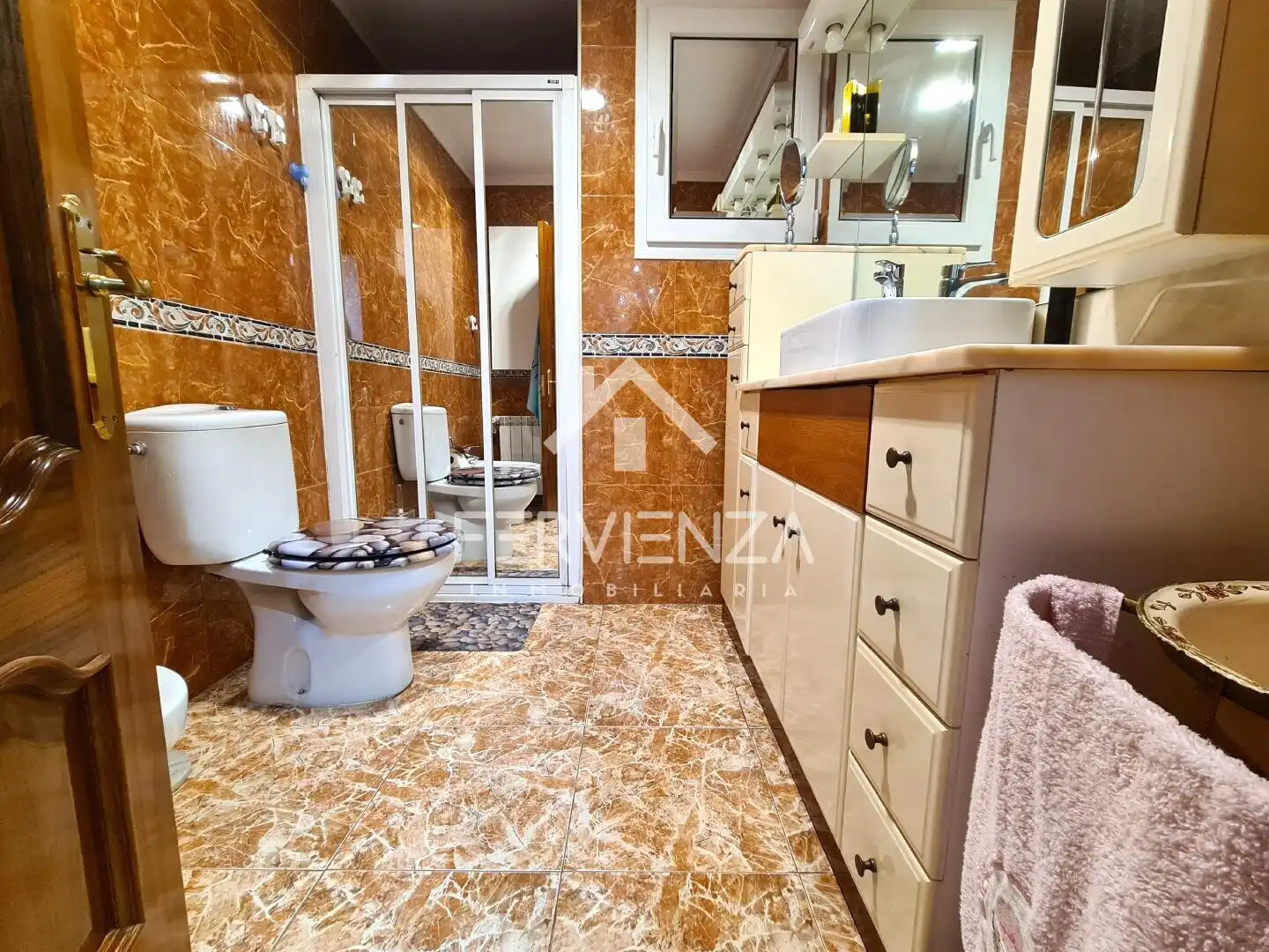 Bany de Pis en venda en Oviedo 