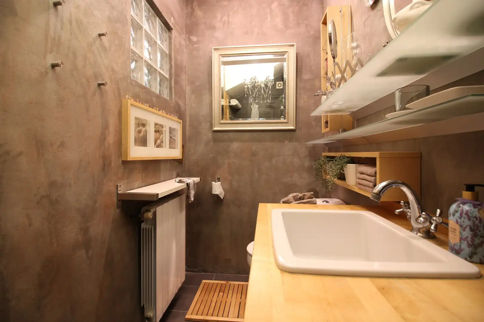 Bathroom of Houses for sale in Besalú  with Heating, Terrace and Swimming Pool