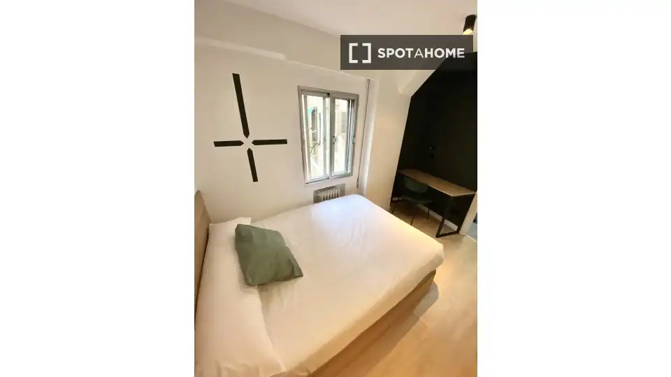 Bedroom of Flat for rent in Madrid  with Air Conditioner, Heating and Furnished