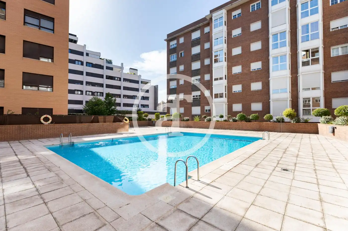 Swimming pool of Flat for rent in Madrid  with Air Conditioner, Heating and Furnished