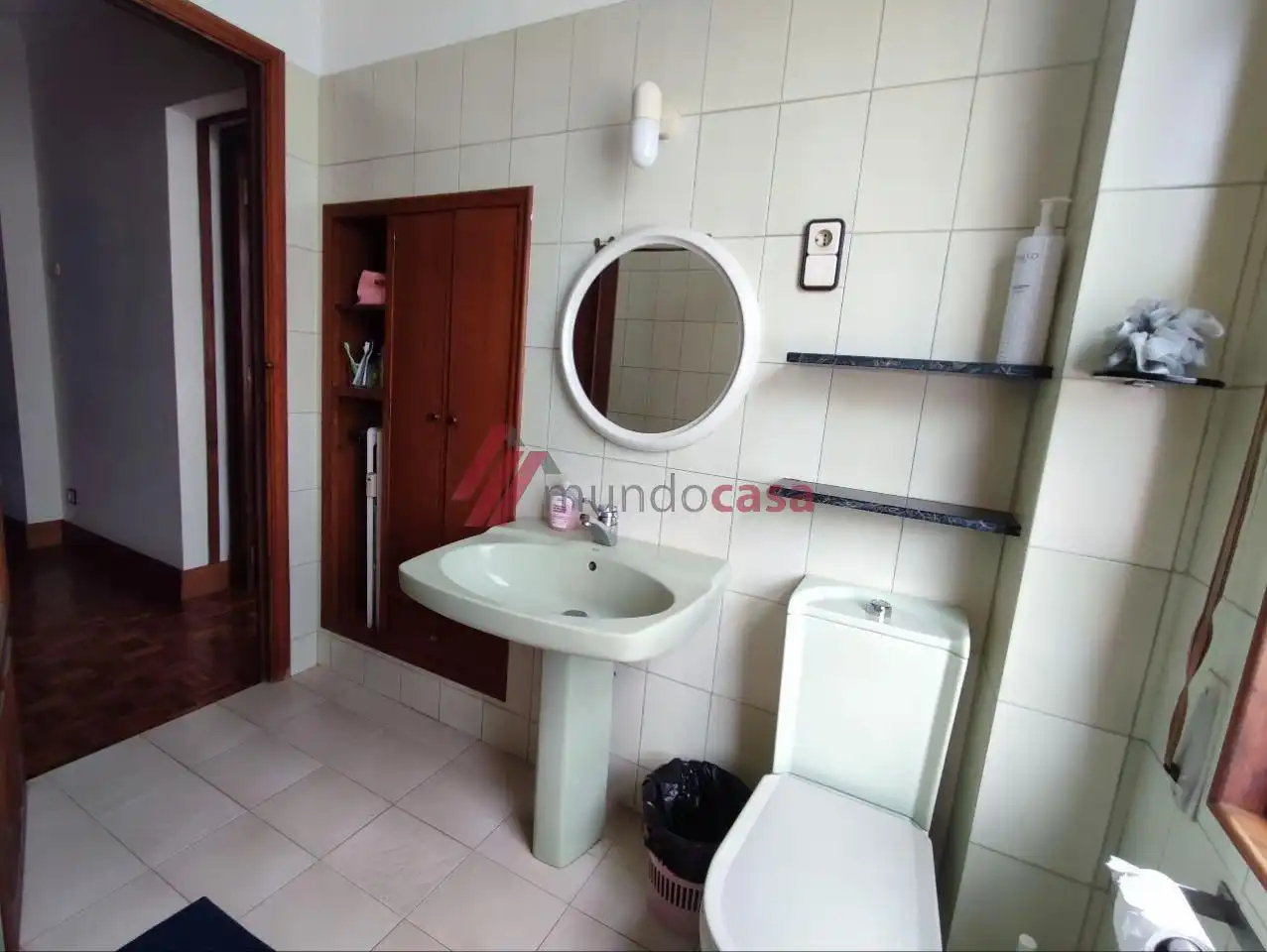 Baño de Piso para compartir en Ferrol con Calefacción, Parquet y Amueblado