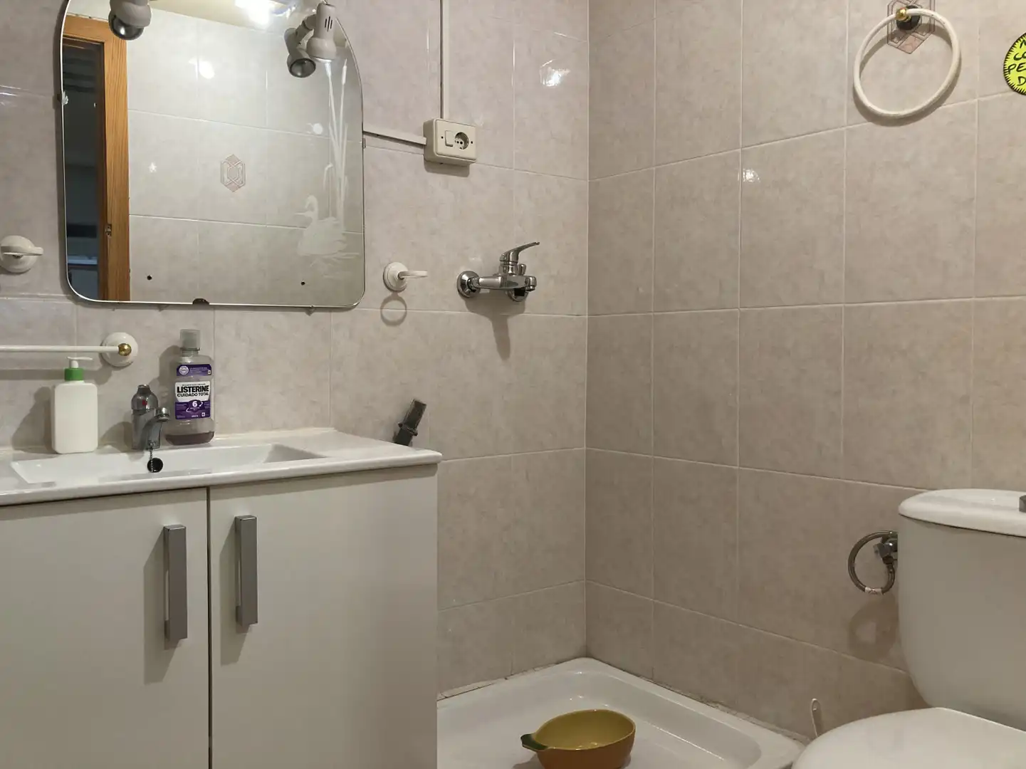 Bathroom of Commercial properties for rent in Torrent  with Air Conditioner