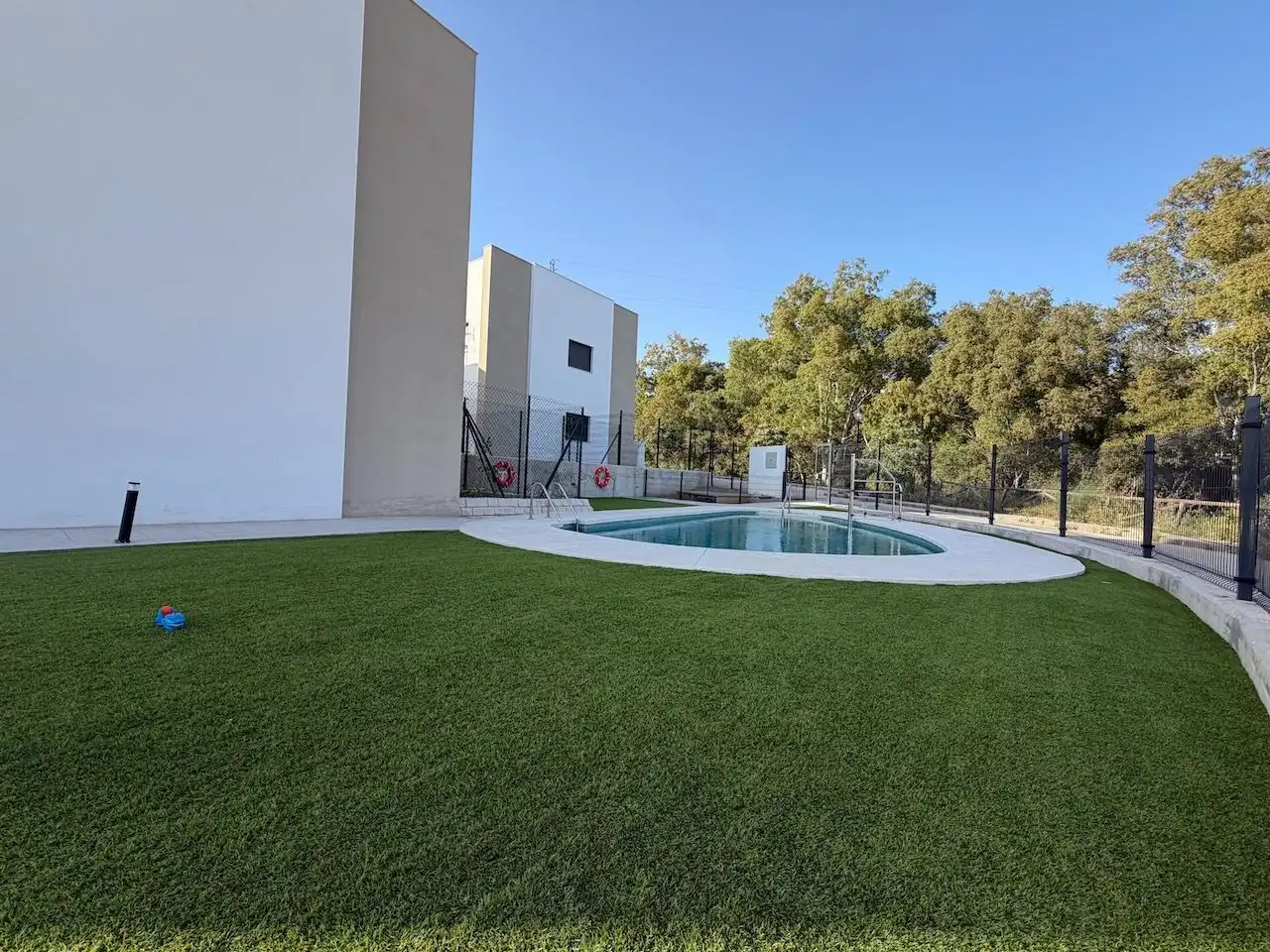 Piscina de Casa adosada en venda en Vélez-Málaga amb Terrassa, Traster i Piscina comunitària