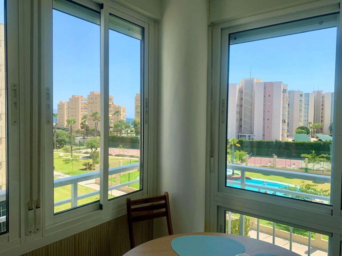 Dormitori de Apartament de lloguer en Alicante / Alacant amb Aire condicionat i Terrassa