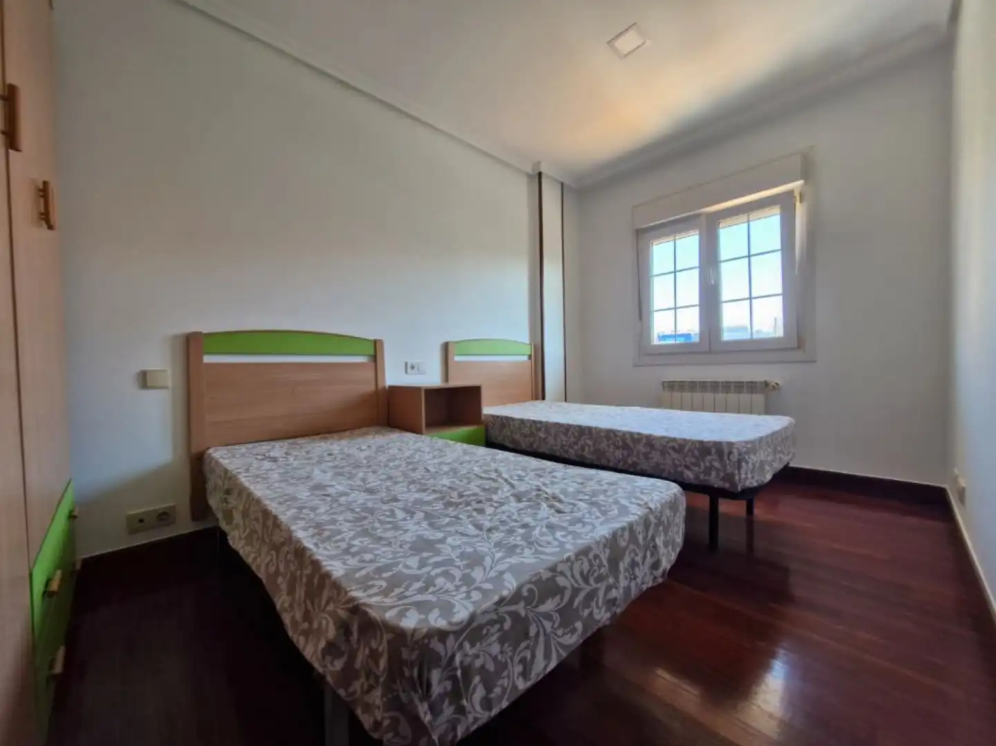 Schlafzimmer von Einfamilien-Reihenhaus zur Miete in Polanco mit Heizung, Privatgarten und Terrasse
