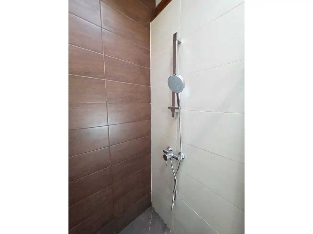 Bany de Casa o xalet en venda en Montcada i Reixac amb Aire condicionat, Calefacció i Jardí privat