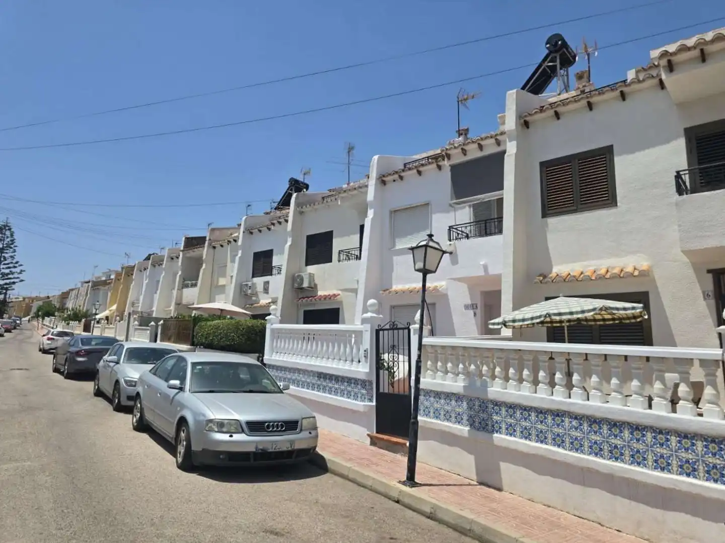 Vista exterior de Casa o xalet en venda en Torrevieja amb Aire condicionat, Calefacció i Terrassa